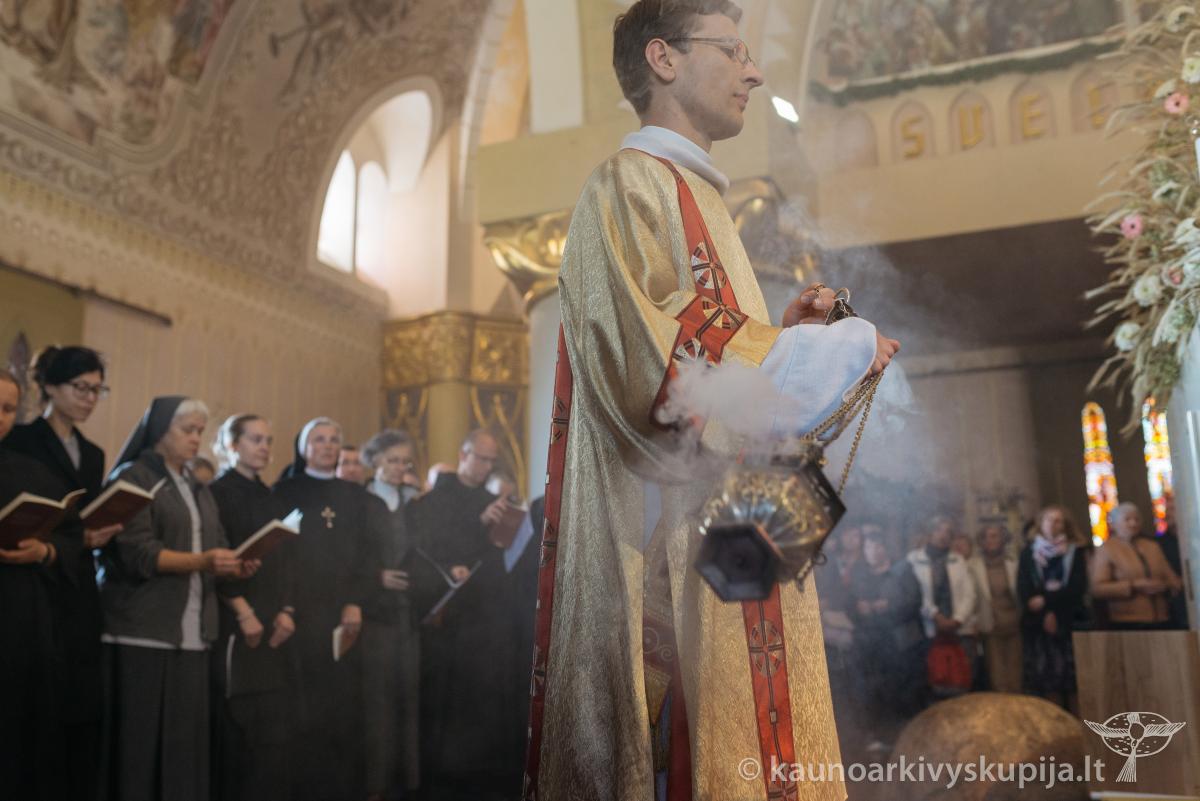 Kunigų ir vienuolių diena 