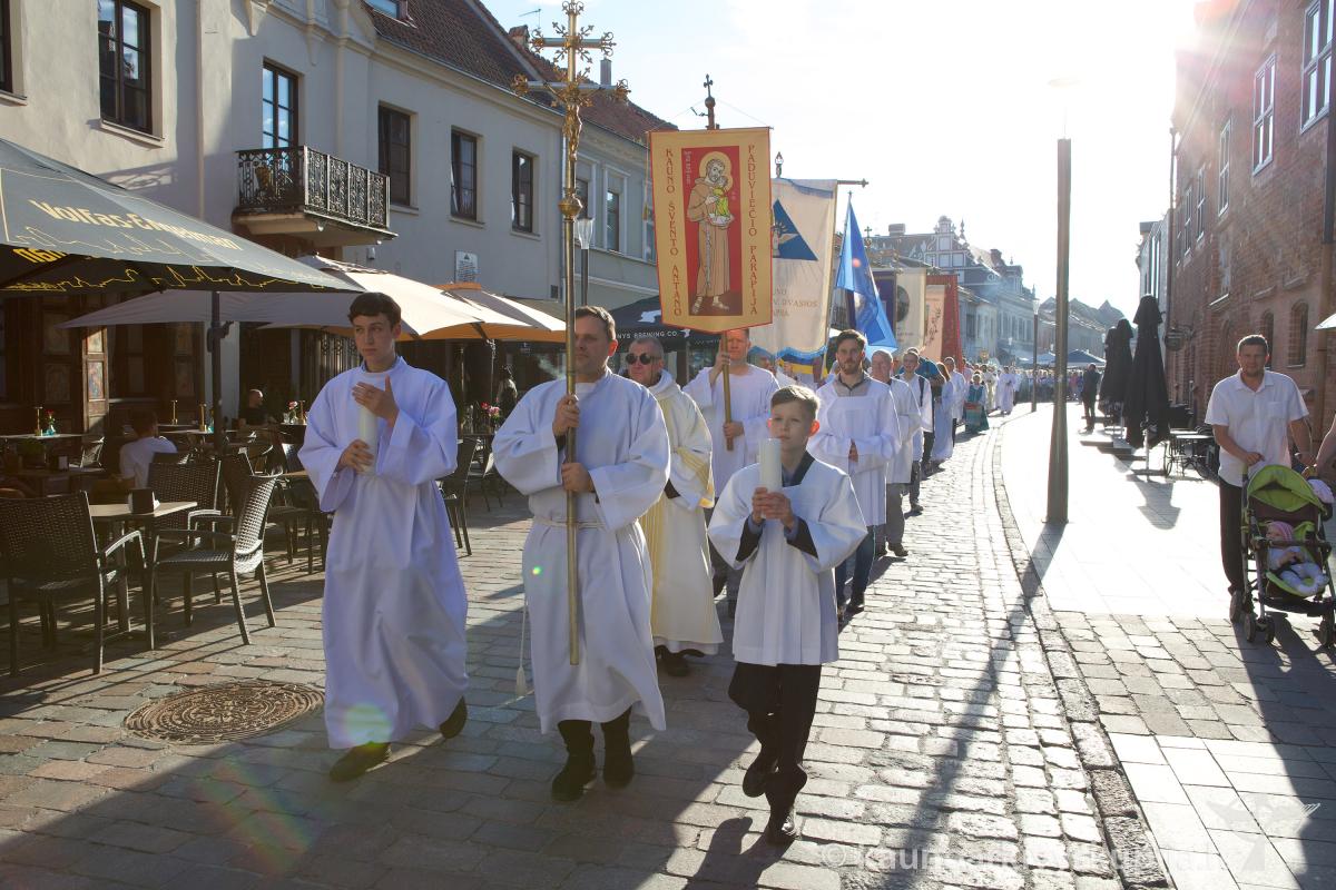 Devintinių procesija 2024