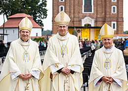  Arkivyskupas metropolitas Kęstutis Kėvalas, kardinolas Sigitas Tamkevičius SJ ir arkivyskupas emeritas Lionginas Virbalas SJ, 2021 m.